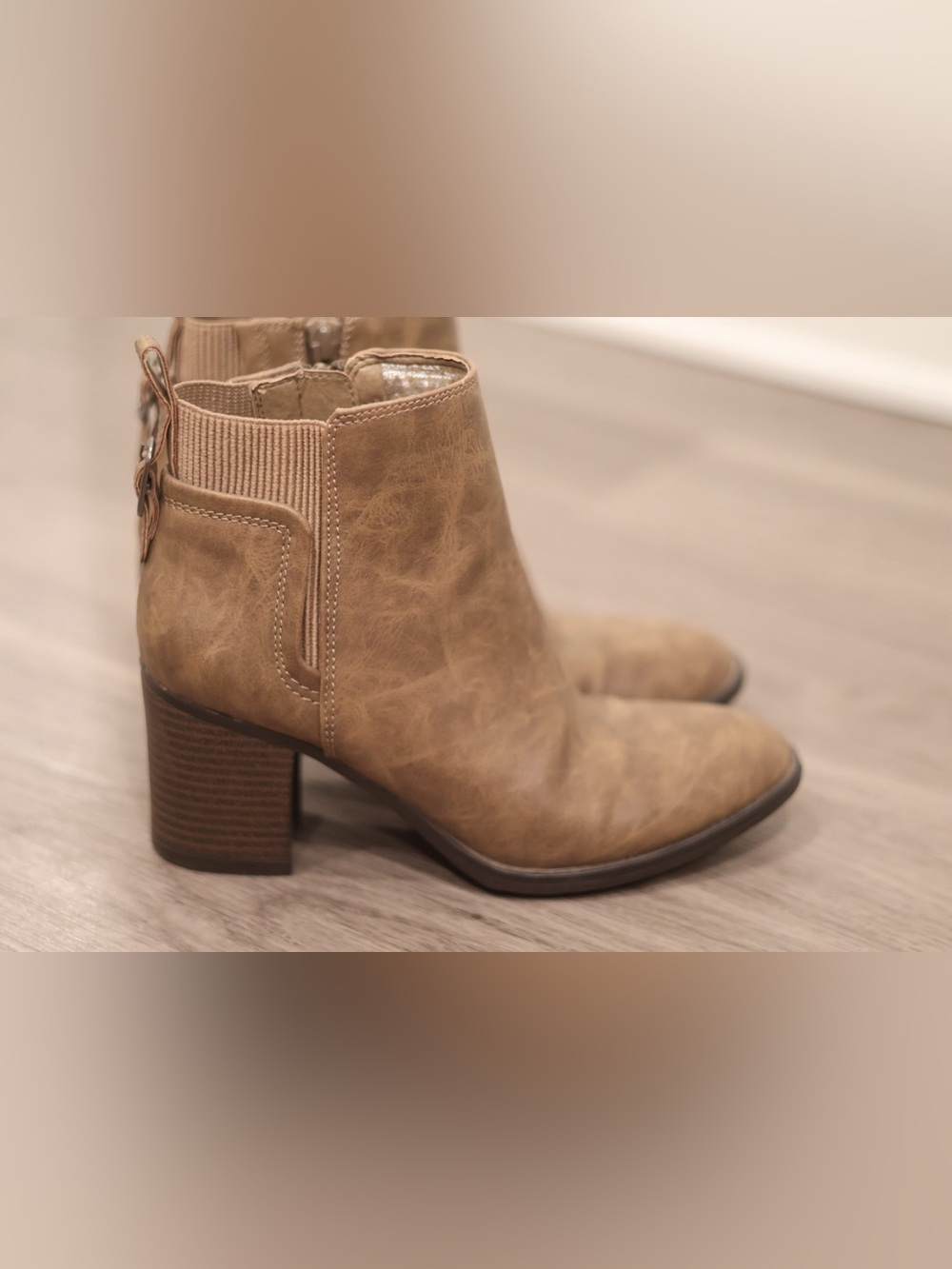 Baretraps Posture+ Tan Ankle Boots Block Heel Buckle Booties